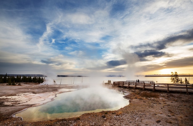 Czym jest energia geotermalna i dlaczego zyskuje na popularności?