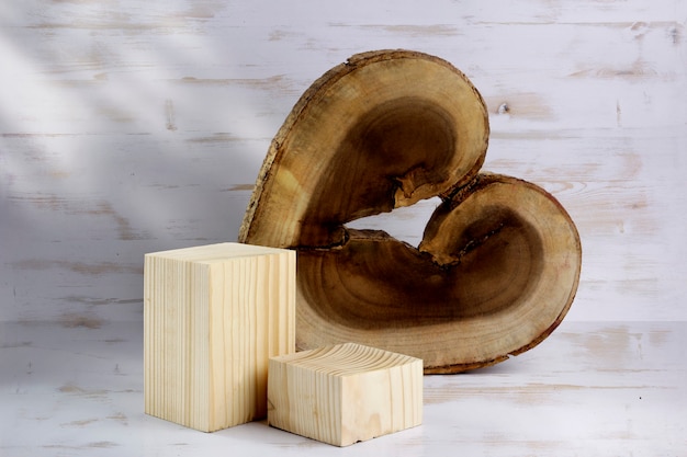 Ile kosztuje kubik drewna w zależności od gatunku?