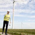 Jak powstaje prąd w elektrowni wiatrowej i dlaczego wiatr może zasilić całe miasto?