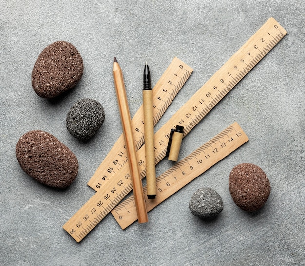 Jak się liczy metr sześcienny drewna przy zakupie materiałów budowlanych?