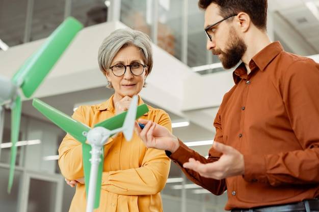 Dlaczego energetyka odnawialna w Europie zyskuje coraz większą popularność?