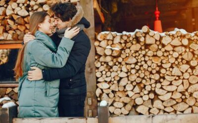 Jak długo sezonować drewno do kominka przed pierwszym użyciem?