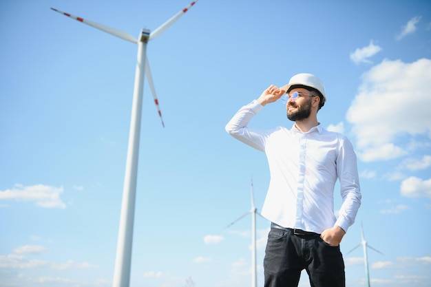 Jak zbudować małą elektrownię wiatrową na własnej działce?